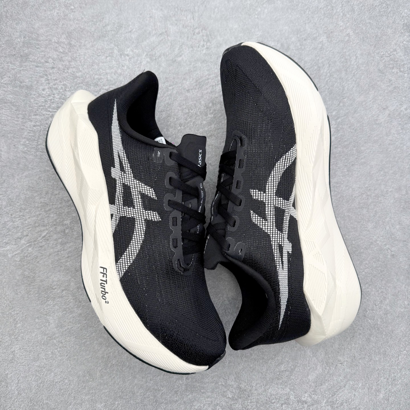 ASICS NOVABLAST 6 舒适百搭低帮马拉松训练竞速跑步鞋 ASICS（亚瑟士）是日本实业家鬼
