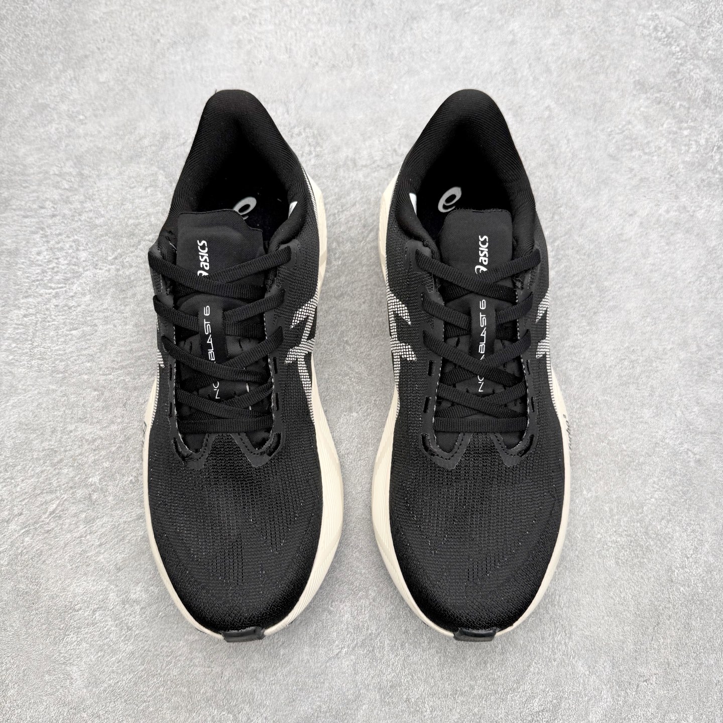ASICS NOVABLAST 6 舒适百搭低帮马拉松训练竞速跑步鞋 ASICS（亚瑟士）是日本实业家鬼
