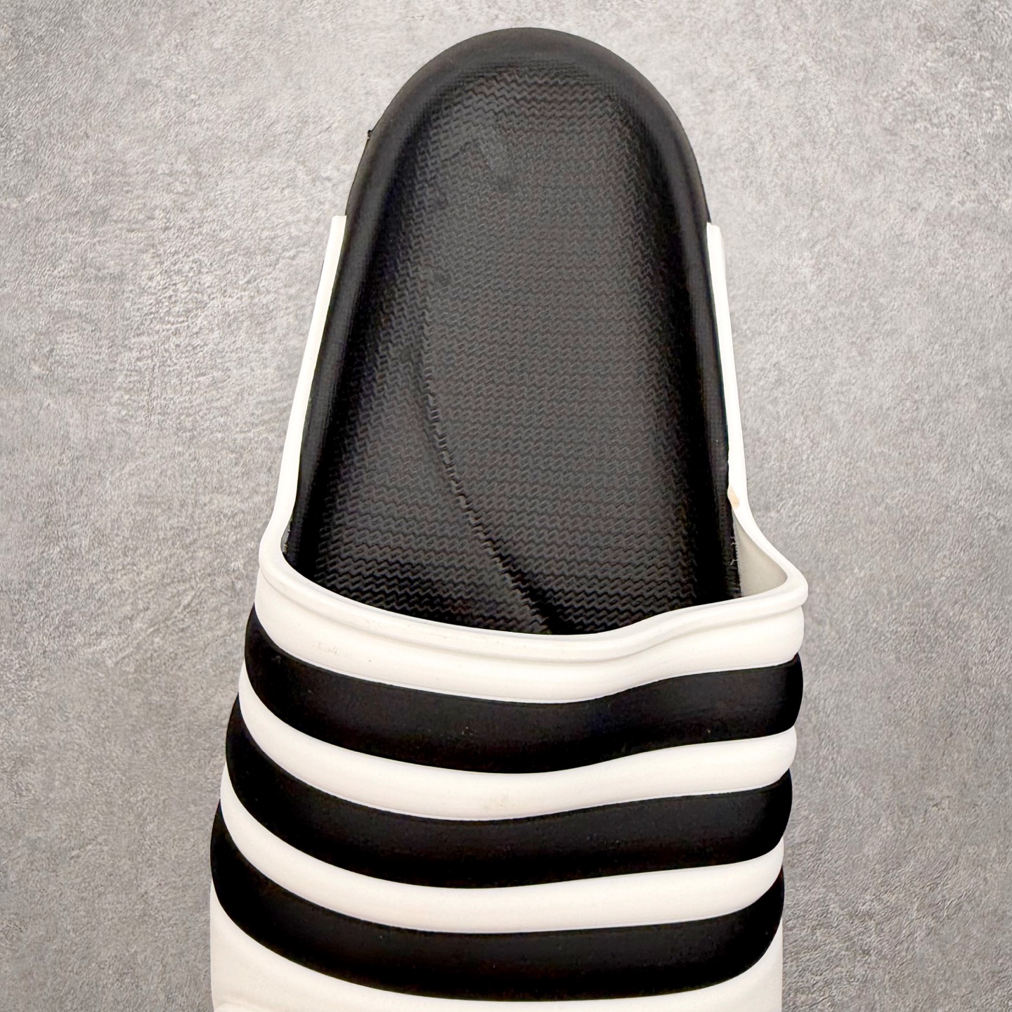 AD Adilette Shower 浴室运动凉拖鞋基础信息• 定位：男女通用浴室/沙滩休闲一字拖• 核