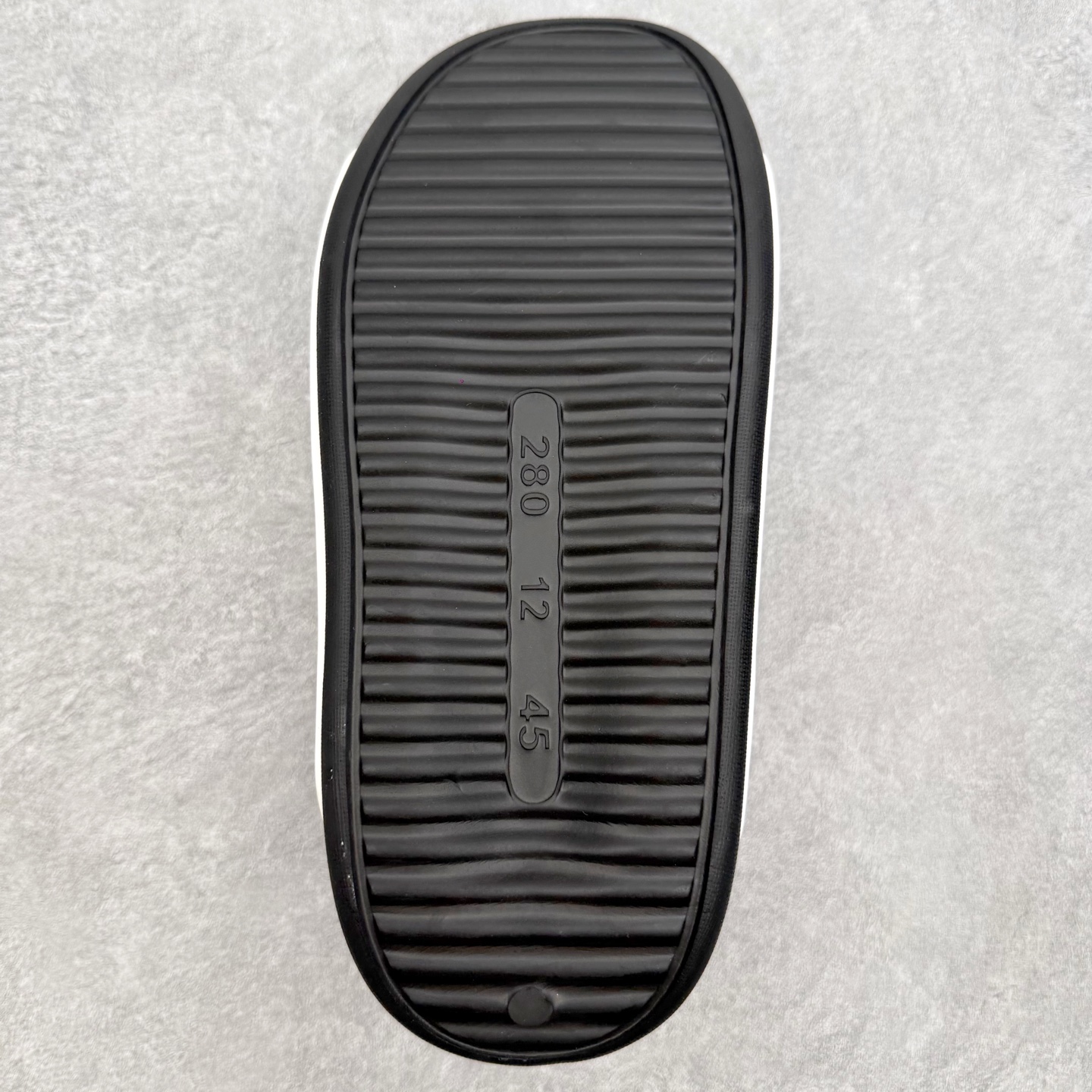 AD Adilette Shower 浴室运动凉拖鞋基础信息• 定位：男女通用浴室/沙滩休闲一字拖• 核
