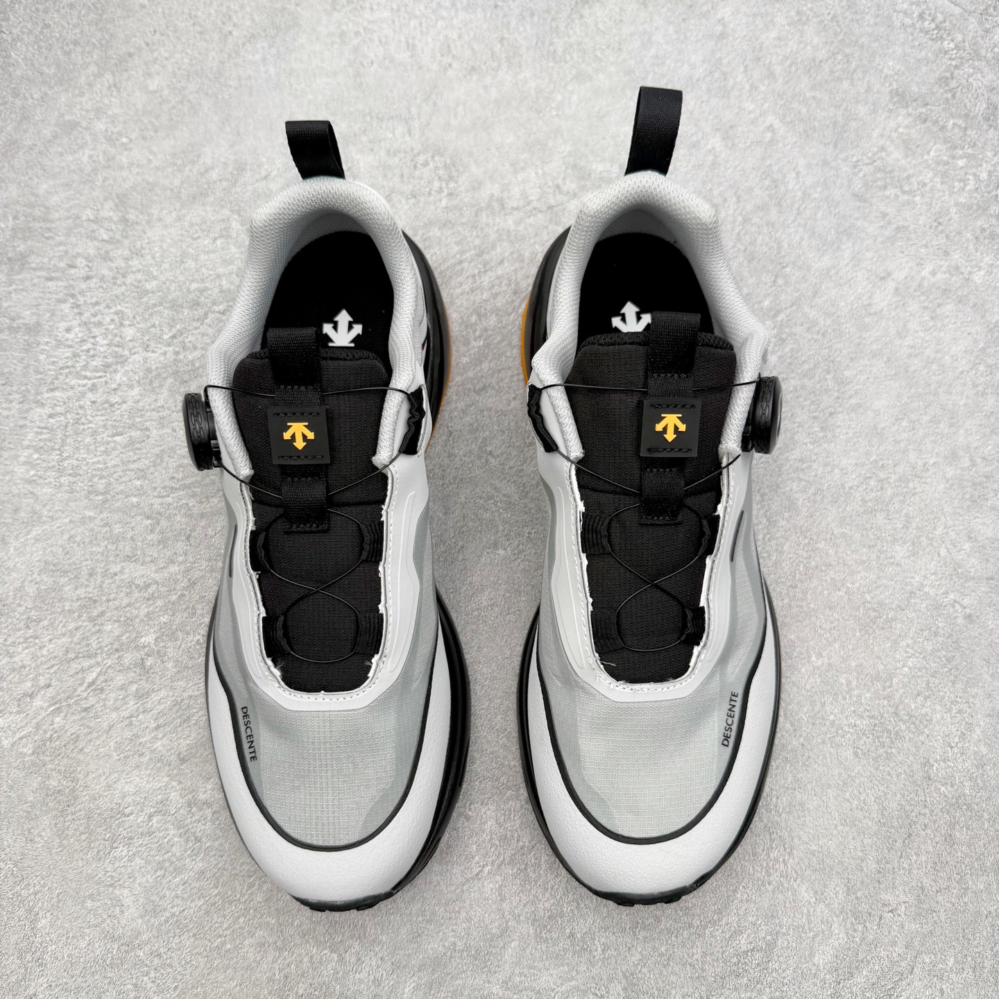 迪桑特DESCENTE RUNNING系列 LAVITATE 3.0 AIR WIRE 缓震舒适 BOA 迪桑特DESCENTE RUNNING系列 LAVITATE 3.0 AIR WIRE 缓震舒适 BOA