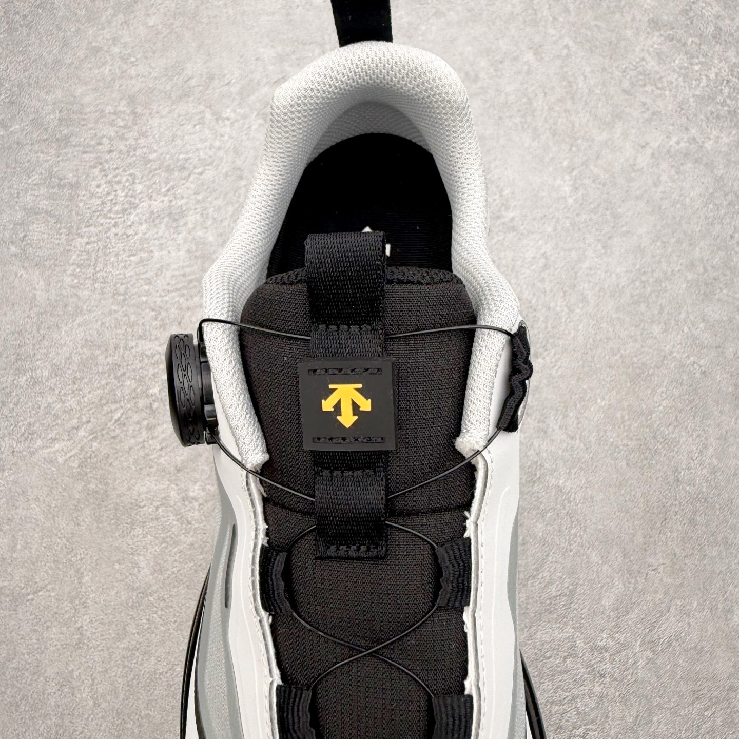 迪桑特DESCENTE RUNNING系列 LAVITATE 3.0 AIR WIRE 缓震舒适 BOA 迪桑特DESCENTE RUNNING系列 LAVITATE 3.0 AIR WIRE 缓震舒适 BOA