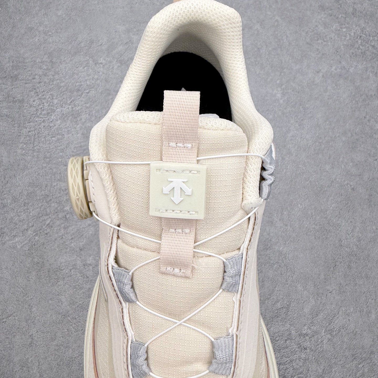 迪桑特DESCENTE RUNNING系列 LAVITATE 3.0 AIR WIRE 缓震舒适 BOA