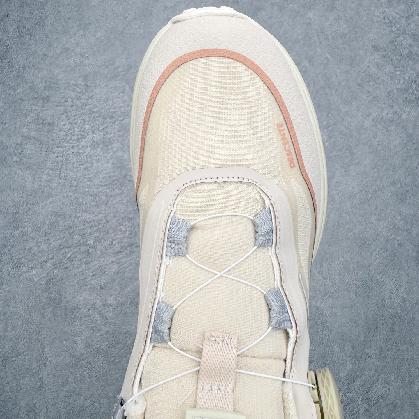 迪桑特DESCENTE RUNNING系列 LAVITATE 3.0 AIR WIRE 缓震舒适 BOA