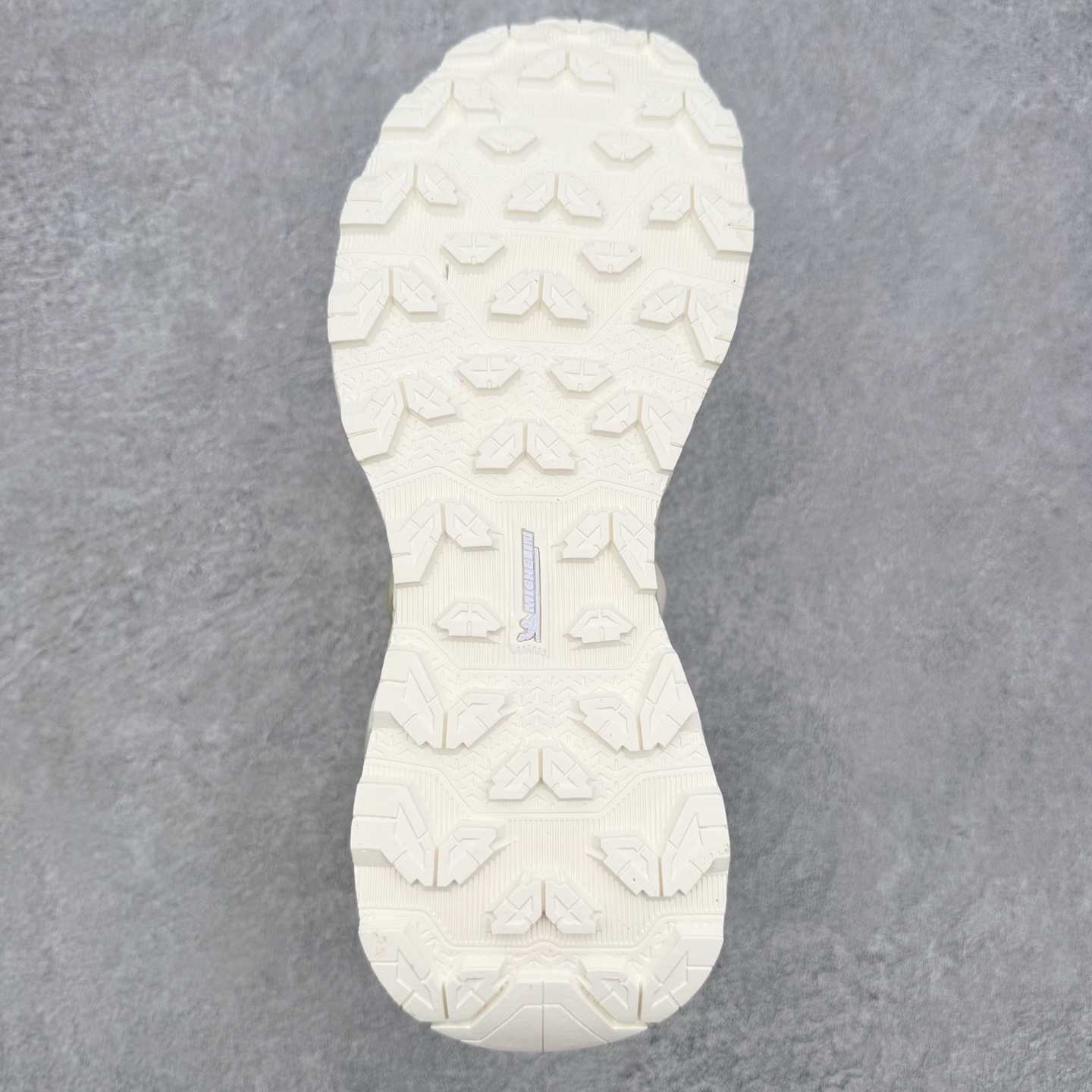 迪桑特DESCENTE RUNNING系列 LAVITATE 3.0 AIR WIRE 缓震舒适 BOA