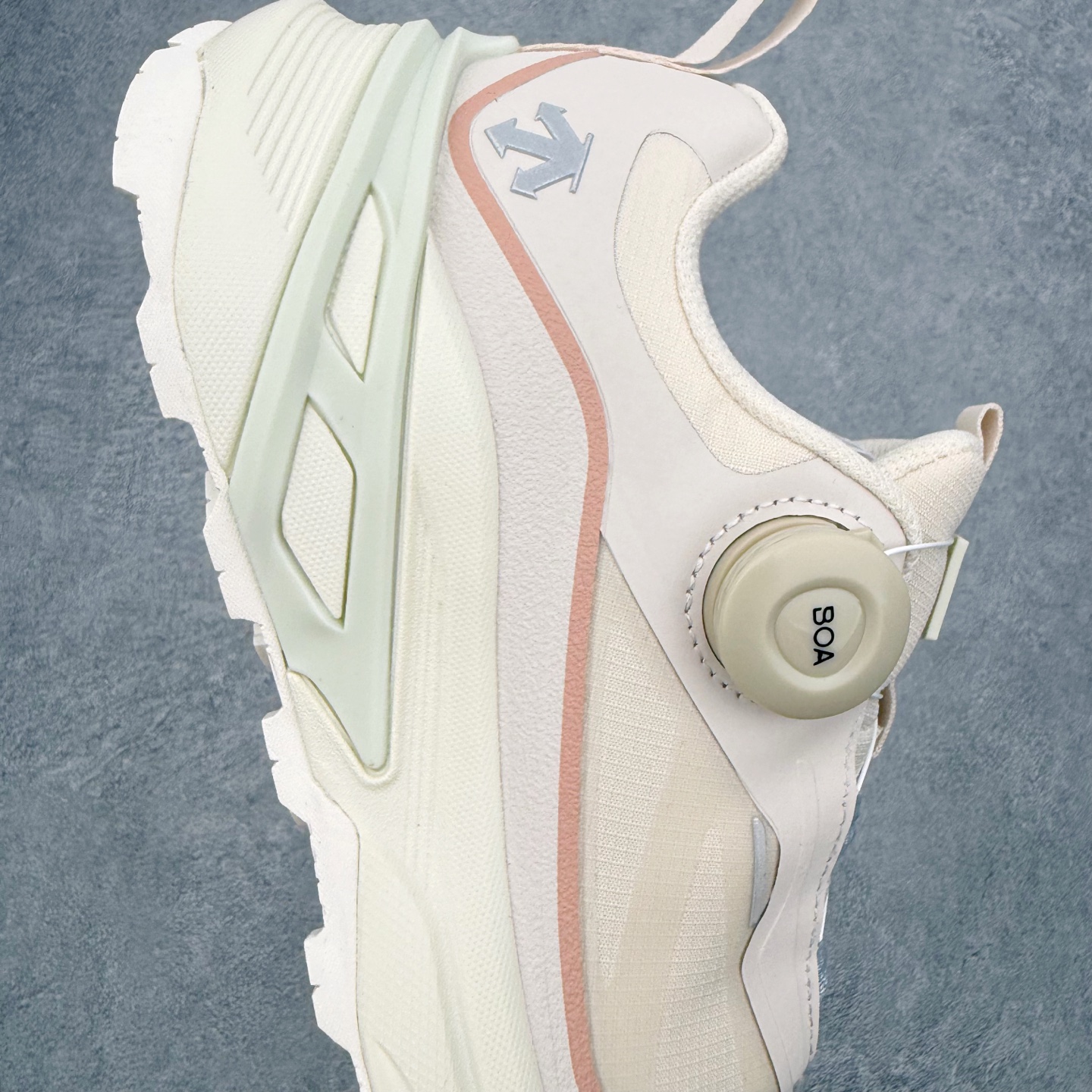 迪桑特DESCENTE RUNNING系列 LAVITATE 3.0 AIR WIRE 缓震舒适 BOA