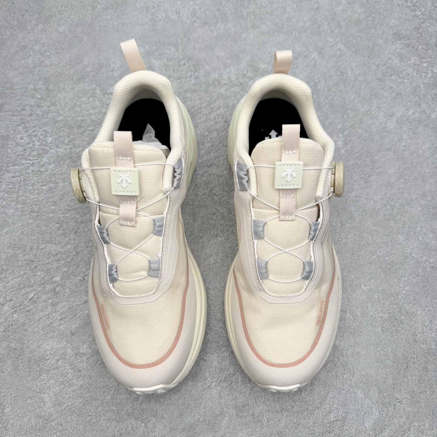 迪桑特DESCENTE RUNNING系列 LAVITATE 3.0 AIR WIRE 缓震舒适 BOA