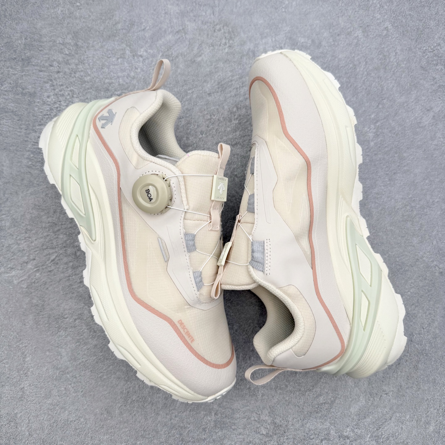 迪桑特DESCENTE RUNNING系列 LAVITATE 3.0 AIR WIRE 缓震舒适 BOA