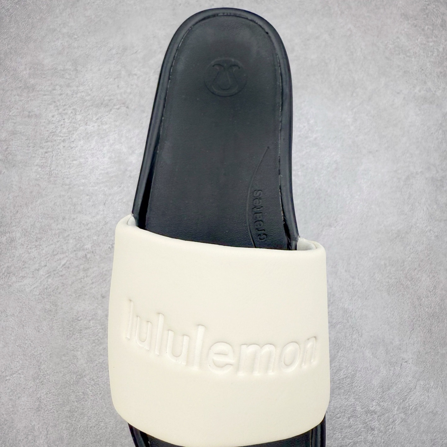 ＃纯原 Lululemon RestfeelTM 露露乐檬休闲运动拖鞋 让运动后的双脚得到更好的休憩 伴