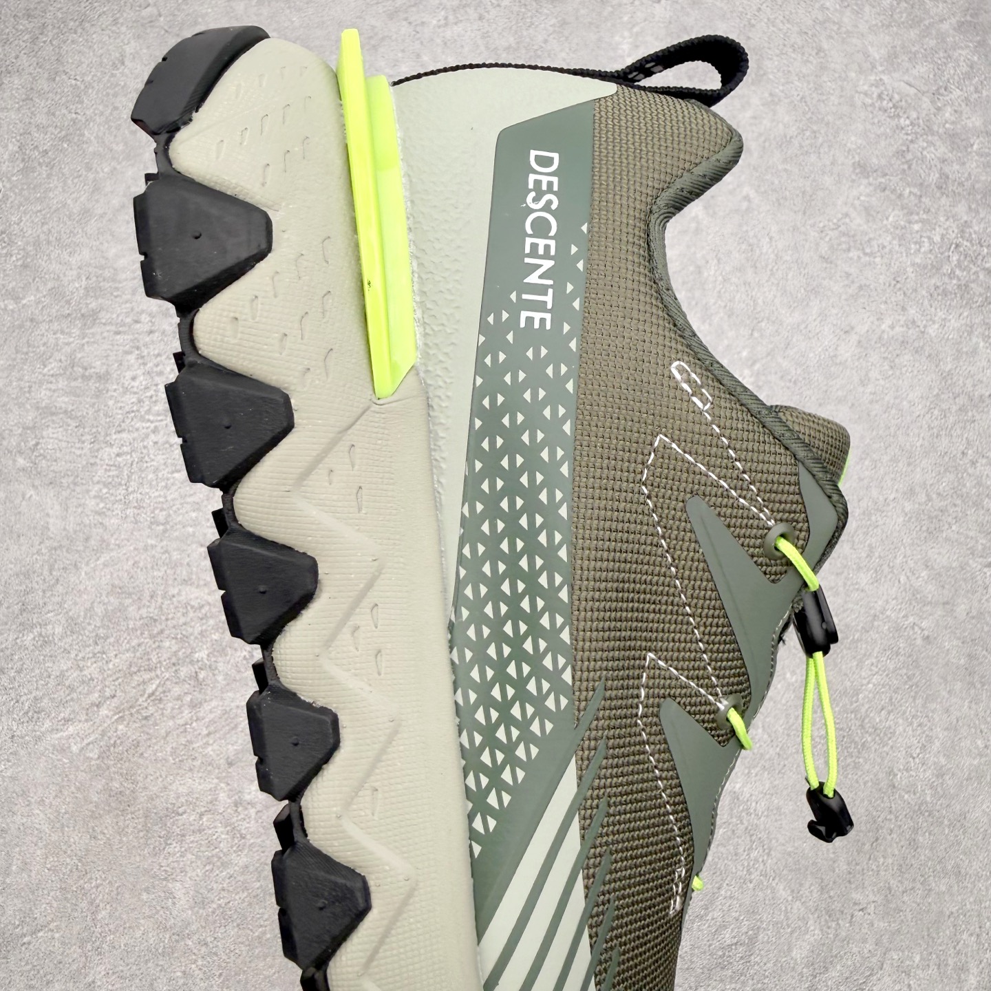 DESCENTE SKI STYLE SNOW RIDE 迪桑特舒适防滑耐磨低帮生活休闲鞋 DESCEN