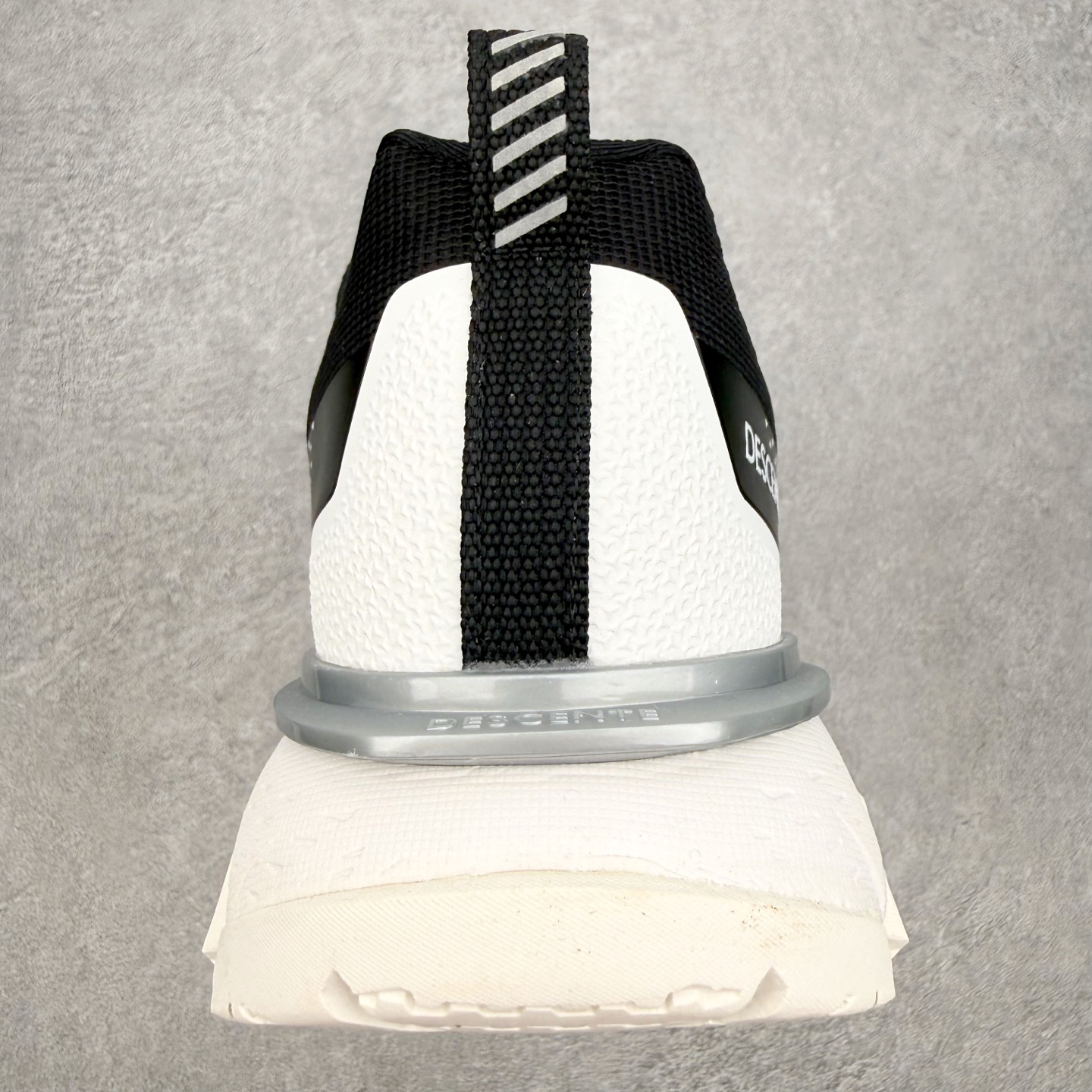 DESCENTE SKI STYLE SNOW RIDE 迪桑特舒适防滑耐磨低帮生活休闲鞋 DESCEN DESCENTE SKI STYLE SNOW RIDE 迪桑特舒适防滑耐磨低帮生活休闲鞋 DESCEN