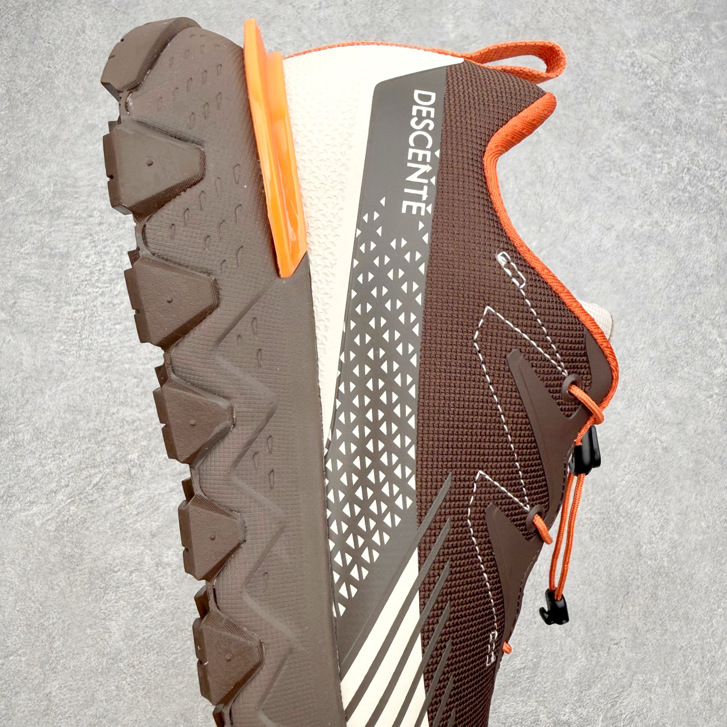 DESCENTE SKI STYLE SNOW RIDE 迪桑特舒适防滑耐磨低帮生活休闲鞋 DESCEN