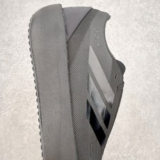 AD Hyperboost Edge 爆米花缓震舒适贴合跑步鞋 在 BOOST 之前冠以了 “HYPER AD Hyperboost Edge 爆米花缓震舒适贴合跑步鞋 在 BOOST 之前冠以了 “HYPER