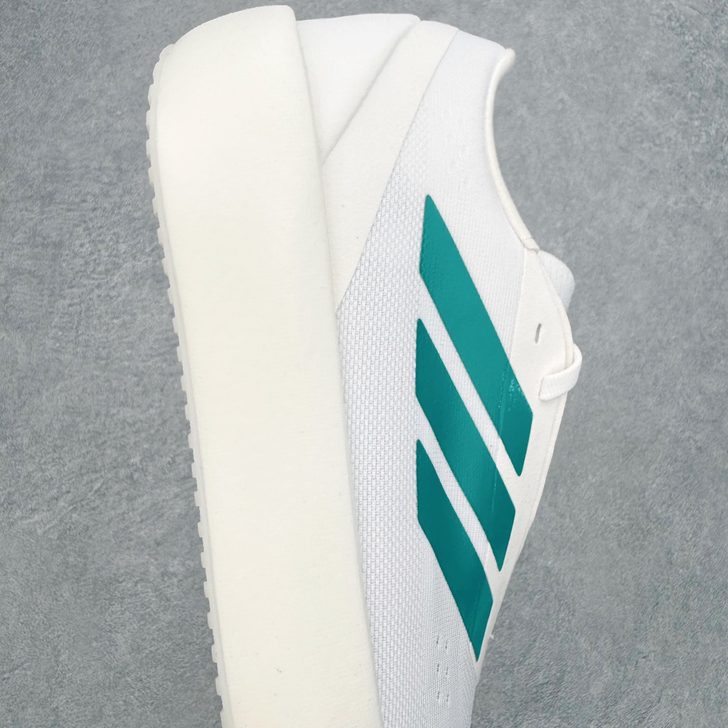 AD Hyperboost Edge 爆米花缓震舒适贴合跑步鞋 在 BOOST 之前冠以了 “HYPER AD Hyperboost Edge 爆米花缓震舒适贴合跑步鞋 在 BOOST 之前冠以了 “HYPER