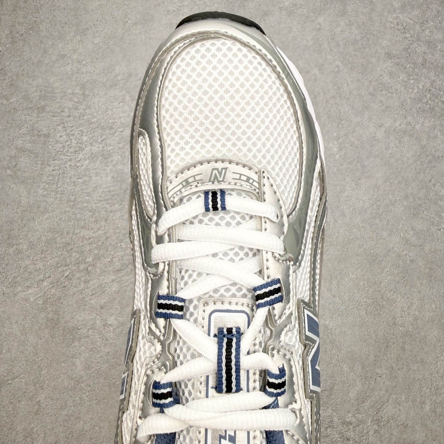 New Balance MR740 NB新百伦系列复古老爹风休闲运动慢跑鞋 采用轻质牛剖革拼接透气网眼衬