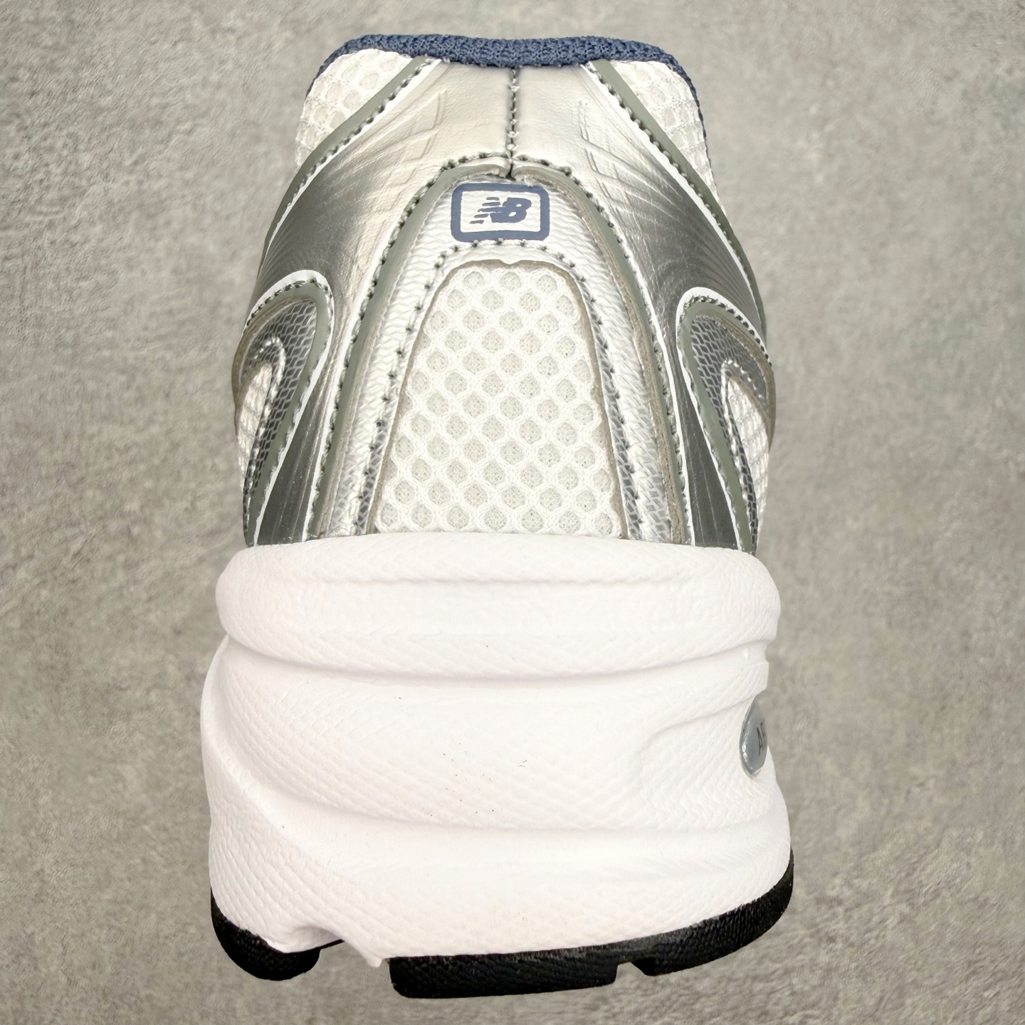 New Balance MR740 NB新百伦系列复古老爹风休闲运动慢跑鞋 采用轻质牛剖革拼接透气网眼衬