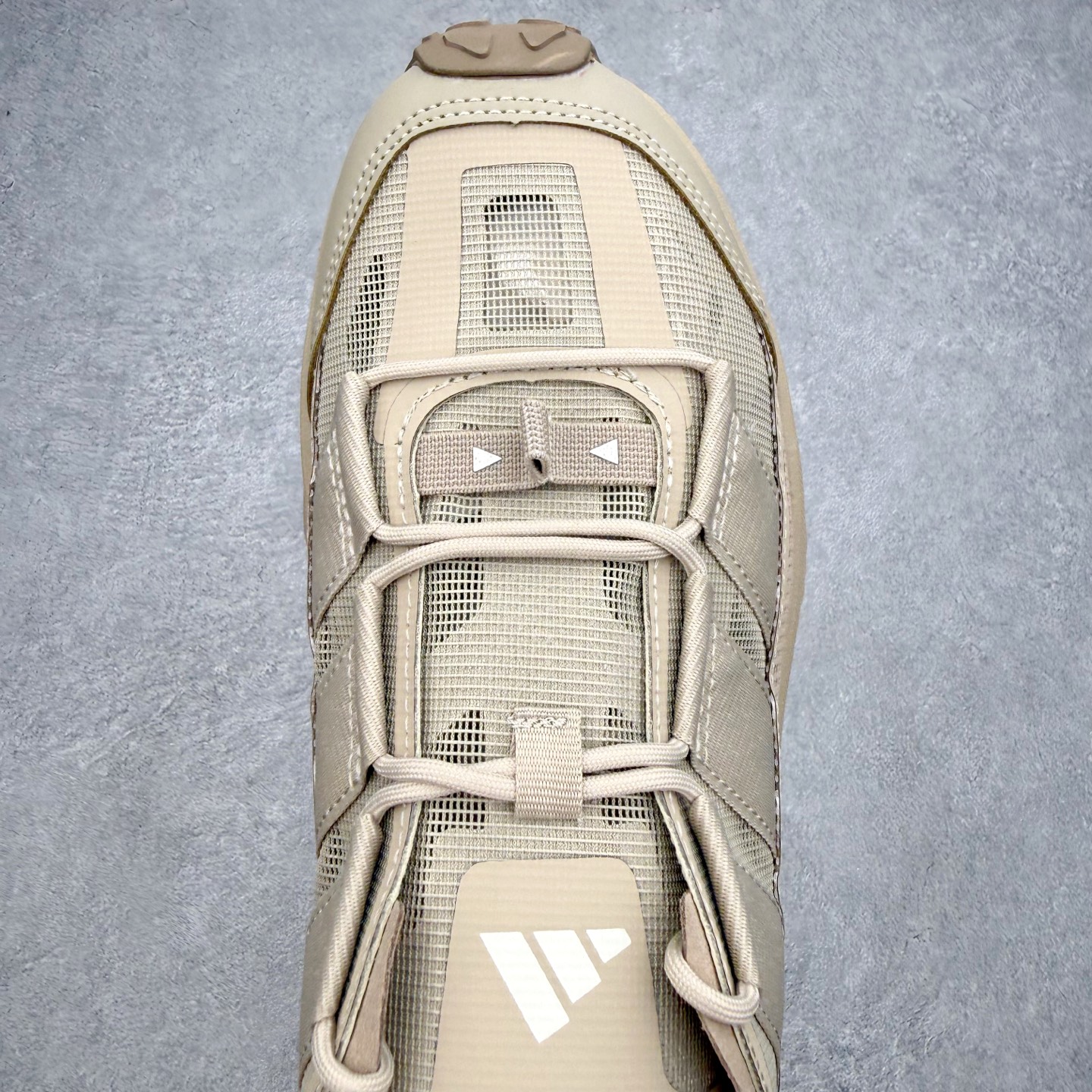AD 户外溯溪后空凉鞋(CLIMACOOL 越野厚底款)一、外观核心识别特征1. 整体版型无后跟全包设计 AD 户外溯溪后空凉鞋(CLIMACOOL 越野厚底款)一、外观核心识别特征1. 整体版型无后跟全包设计