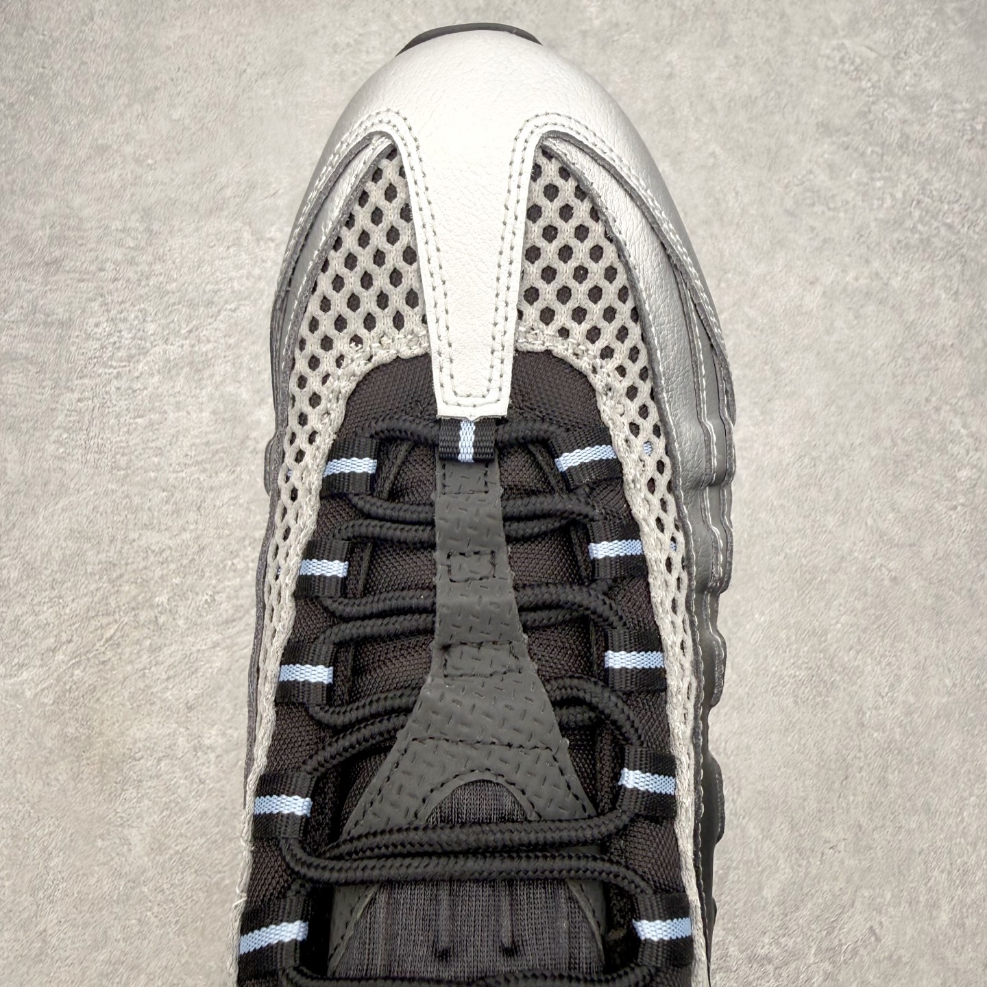 Palace x NK Air Max 95 复古减震气垫跑鞋 联名银黑 IQ7708-095 经典重温