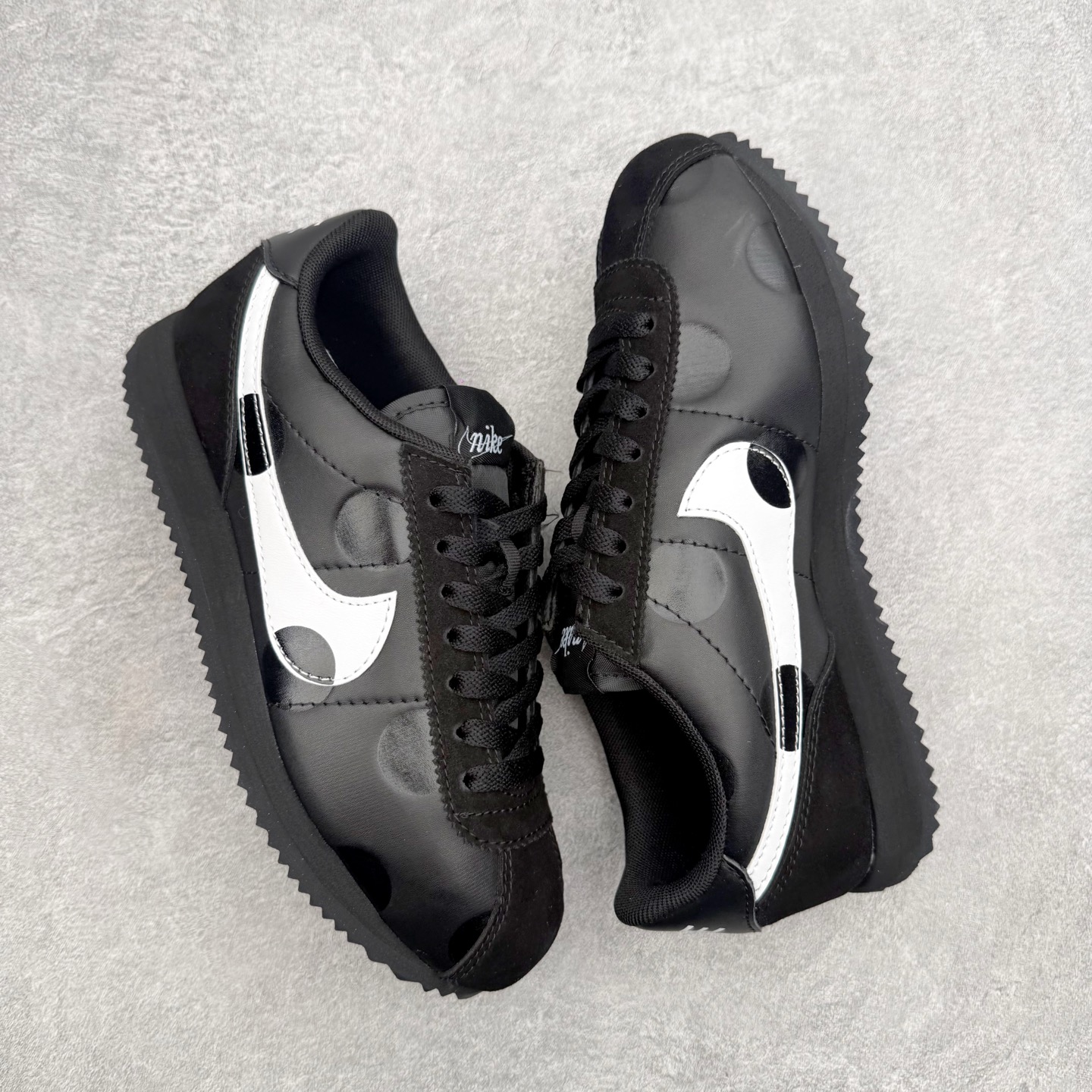 NK Classic Cortez Leather 阿甘复古初代皮革慢跑鞋 IR1332-001 实体平 NK Classic Cortez Leather 阿甘复古初代皮革慢跑鞋 IR1332-001 实体平