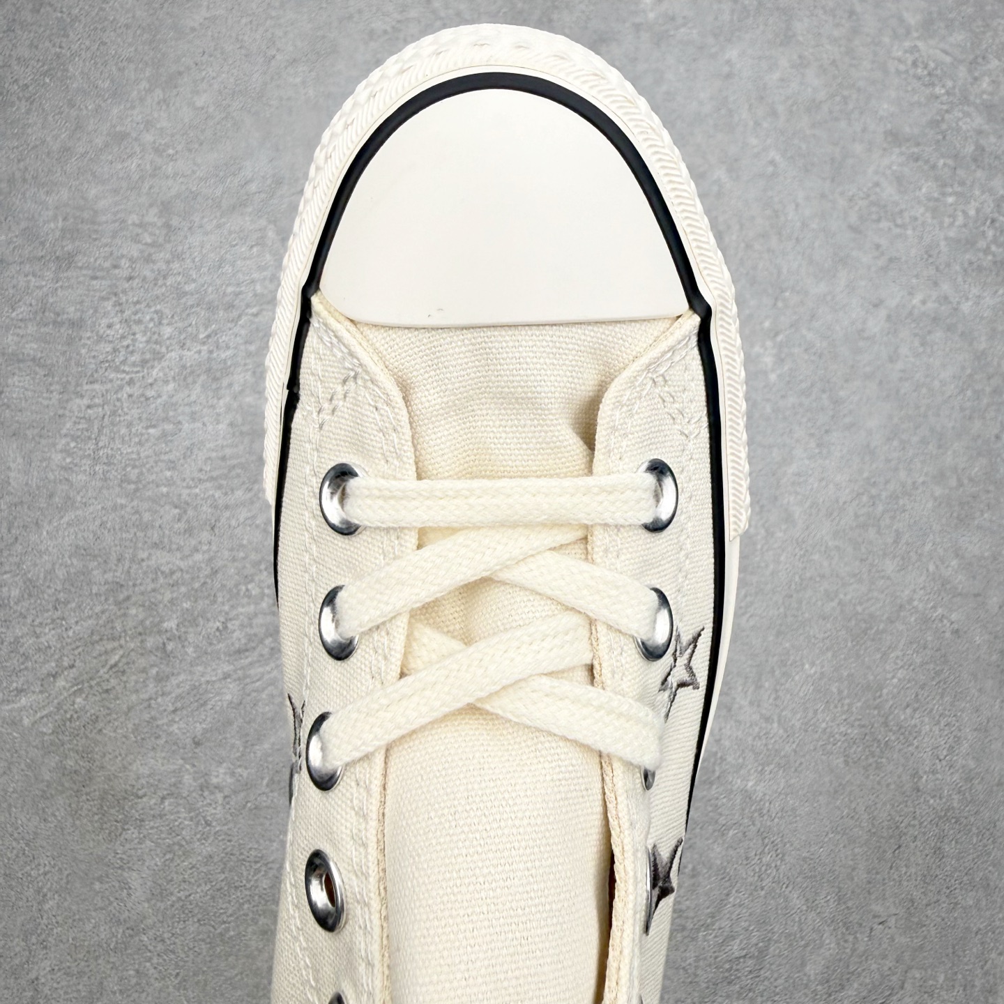Converse All Star Lift 厚底星星刺绣采用柔和米白帆布材质 触感柔软透气 鞋面满幅渐