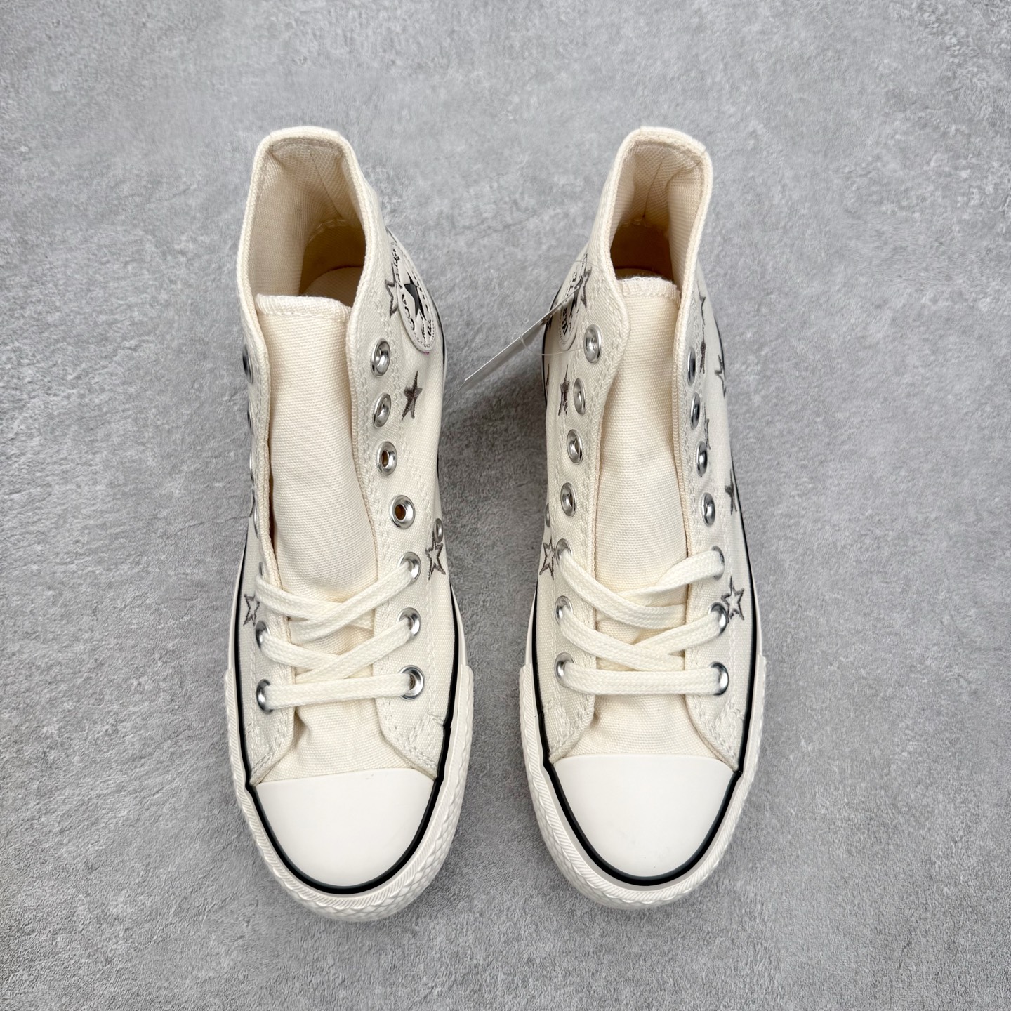 Converse All Star Lift 厚底星星刺绣采用柔和米白帆布材质 触感柔软透气 鞋面满幅渐