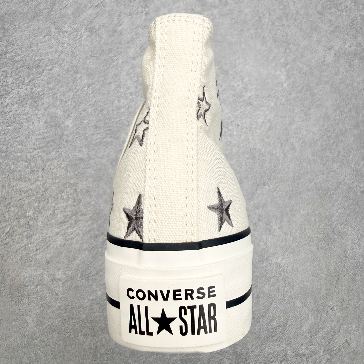 Converse All Star Lift 厚底星星刺绣采用柔和米白帆布材质 触感柔软透气 鞋面满幅渐