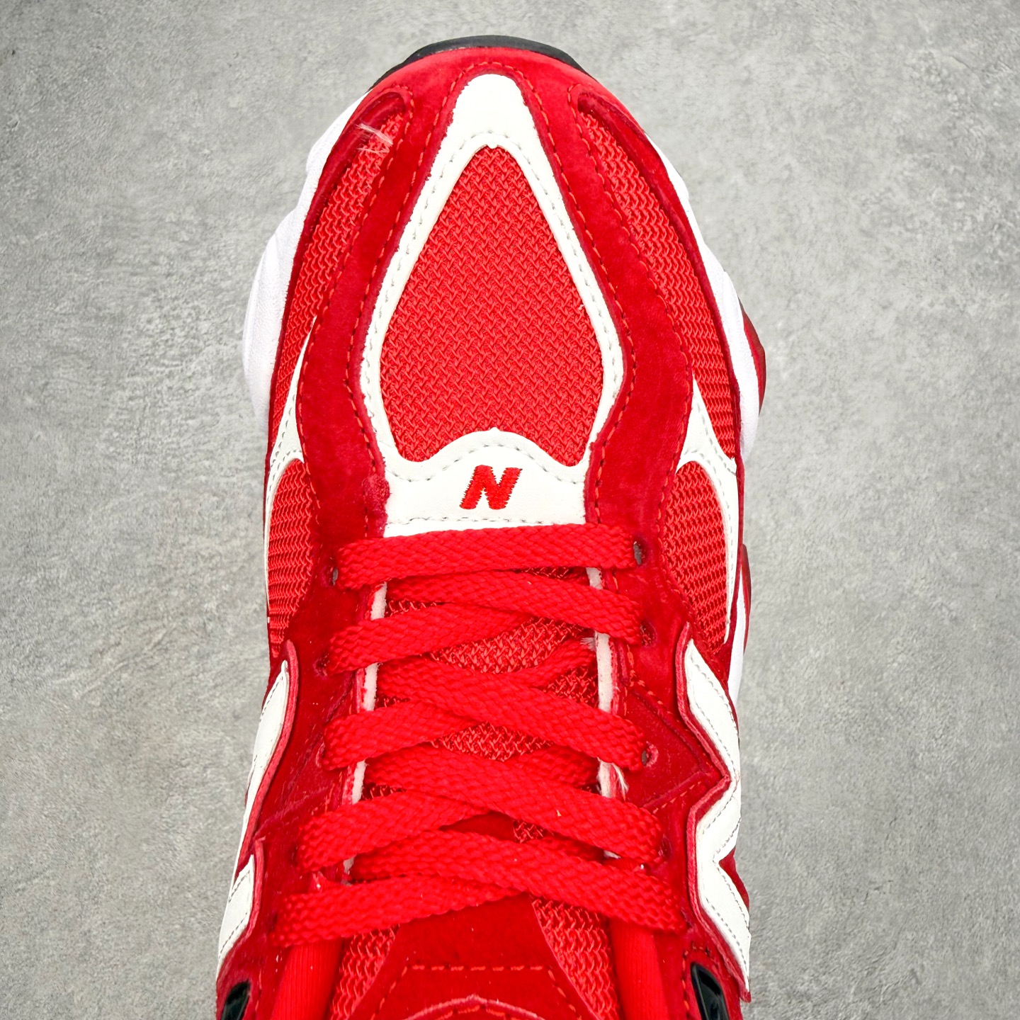 New Balance NB9060 复古运动鞋 新百伦又带来了新鞋型 并且是与芝加哥街头品牌 Joe 
