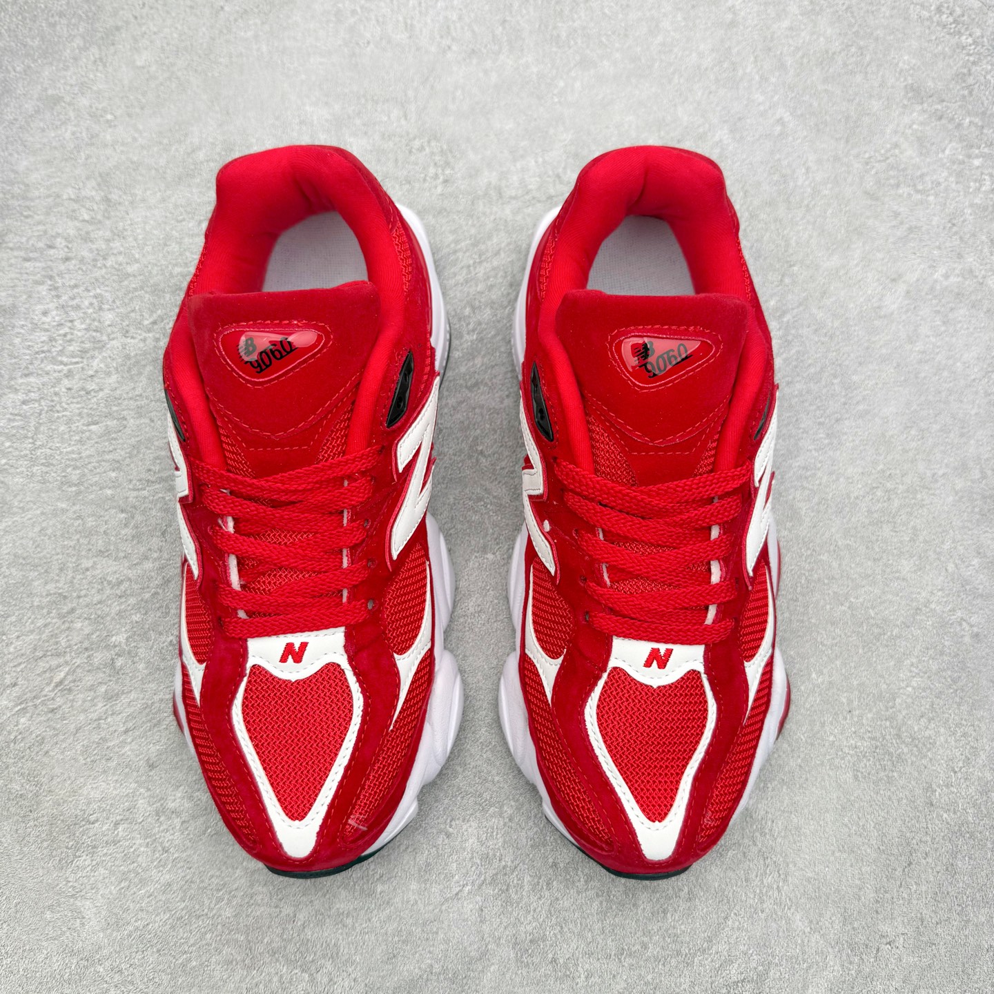 New Balance NB9060 复古运动鞋 新百伦又带来了新鞋型 并且是与芝加哥街头品牌 Joe 