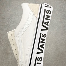 Vans Premium Old Skool 黑白/米灰鞋款以Old Skool鞋型为蓝本 鞋身采用麂皮 Vans Premium Old Skool 黑白/米灰鞋款以Old Skool鞋型为蓝本 鞋身采用麂皮