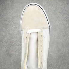 Vans Premium Old Skool 黑白/米灰鞋款以Old Skool鞋型为蓝本 鞋身采用麂皮 Vans Premium Old Skool 黑白/米灰鞋款以Old Skool鞋型为蓝本 鞋身采用麂皮