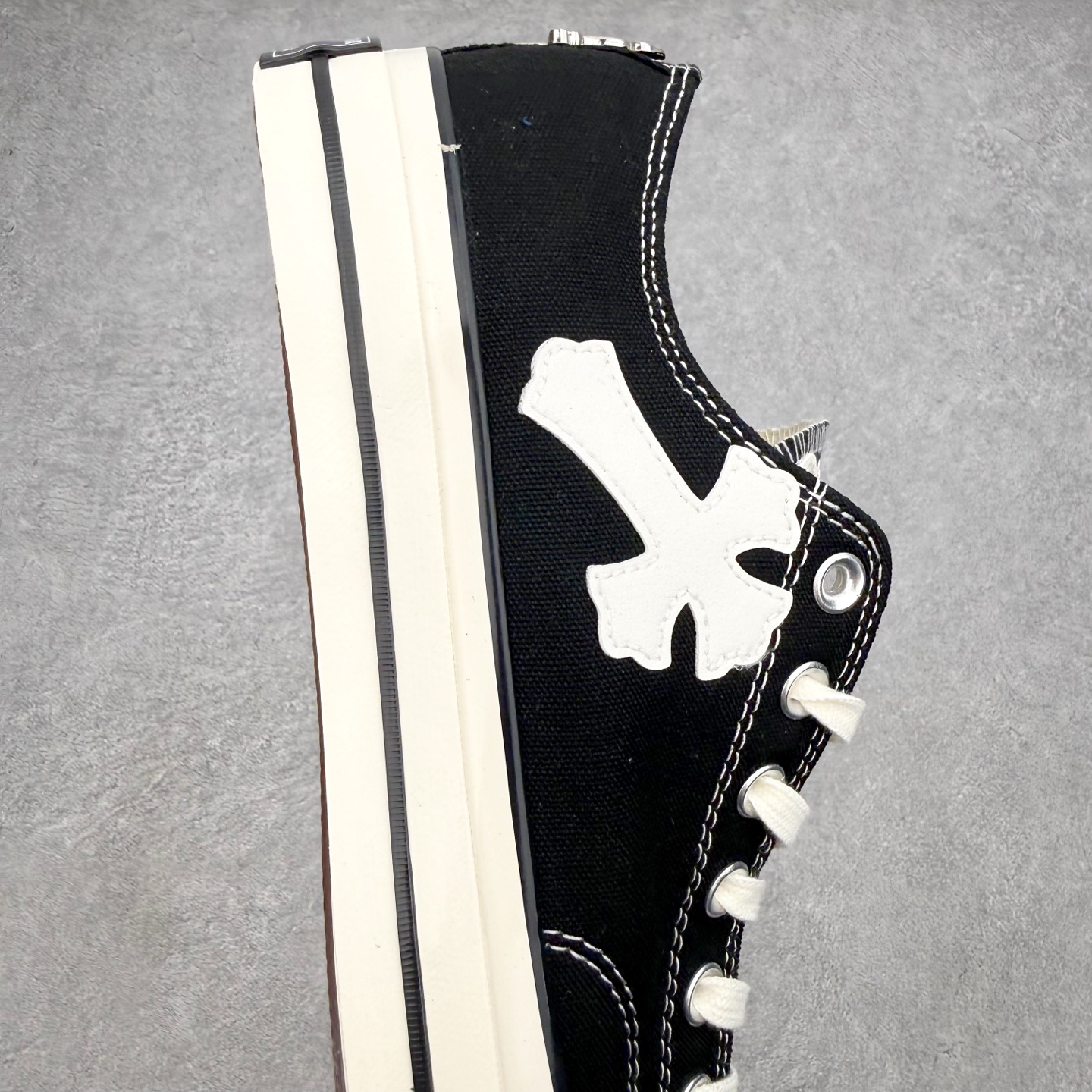 Chrome Hearts x Converse 1970s克罗心联名 复古银饰休闲帆布鞋采用经典70s