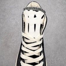Chrome Hearts x Converse 1970s克罗心联名 复古银饰休闲帆布鞋采用经典70s Chrome Hearts x Converse 1970s克罗心联名 复古银饰休闲帆布鞋采用经典70s