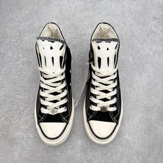 Chrome Hearts x Converse 1970s克罗心联名 复古银饰休闲帆布鞋采用经典70s Chrome Hearts x Converse 1970s克罗心联名 复古银饰休闲帆布鞋采用经典70s
