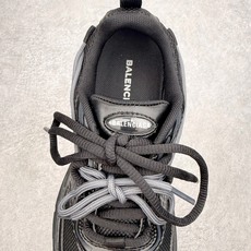 BALENCIAGA 巴黎世家Radar拼色网面运动休闲鞋产品概述本款为巴黎世家2026夏季女士Rada BALENCIAGA 巴黎世家Radar拼色网面运动休闲鞋产品概述本款为巴黎世家2026夏季女士Rada