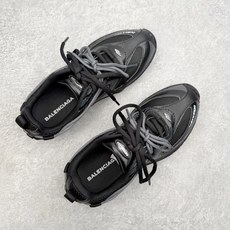 BALENCIAGA 巴黎世家Radar拼色网面运动休闲鞋产品概述本款为巴黎世家2026夏季女士Rada BALENCIAGA 巴黎世家Radar拼色网面运动休闲鞋产品概述本款为巴黎世家2026夏季女士Rada