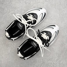 BALENCIAGA 巴黎世家Radar拼色网面运动休闲鞋产品概述本款为巴黎世家2026夏季女士Rada BALENCIAGA 巴黎世家Radar拼色网面运动休闲鞋产品概述本款为巴黎世家2026夏季女士Rada