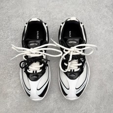 BALENCIAGA 巴黎世家Radar拼色网面运动休闲鞋产品概述本款为巴黎世家2026夏季女士Rada BALENCIAGA 巴黎世家Radar拼色网面运动休闲鞋产品概述本款为巴黎世家2026夏季女士Rada