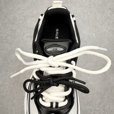 BALENCIAGA 巴黎世家Radar拼色网面运动休闲鞋产品概述本款为巴黎世家2026夏季女士Rada BALENCIAGA 巴黎世家Radar拼色网面运动休闲鞋产品概述本款为巴黎世家2026夏季女士Rada