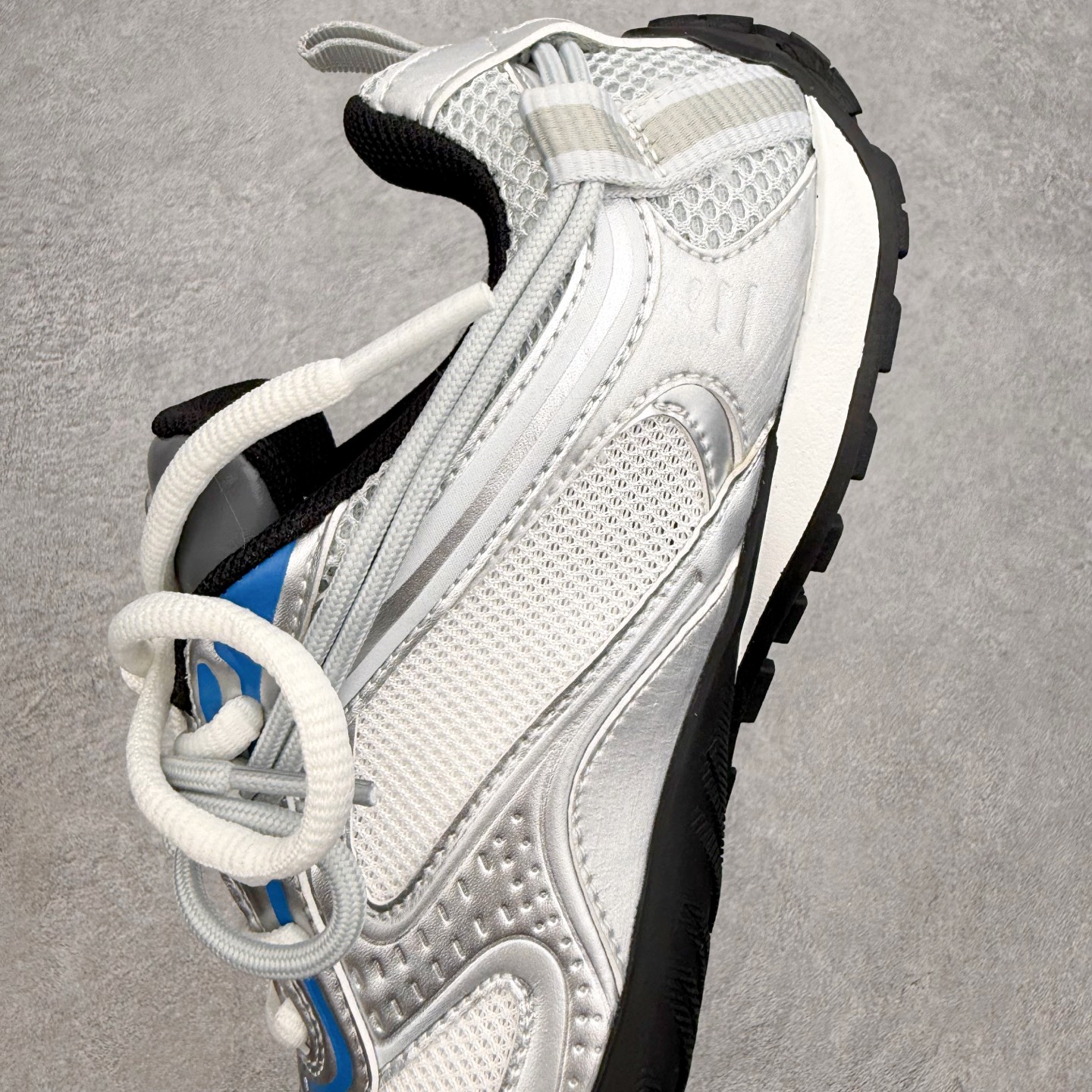 BALENCIAGA 巴黎世家Radar拼色网面运动休闲鞋产品概述本款为巴黎世家2026夏季女士Rada