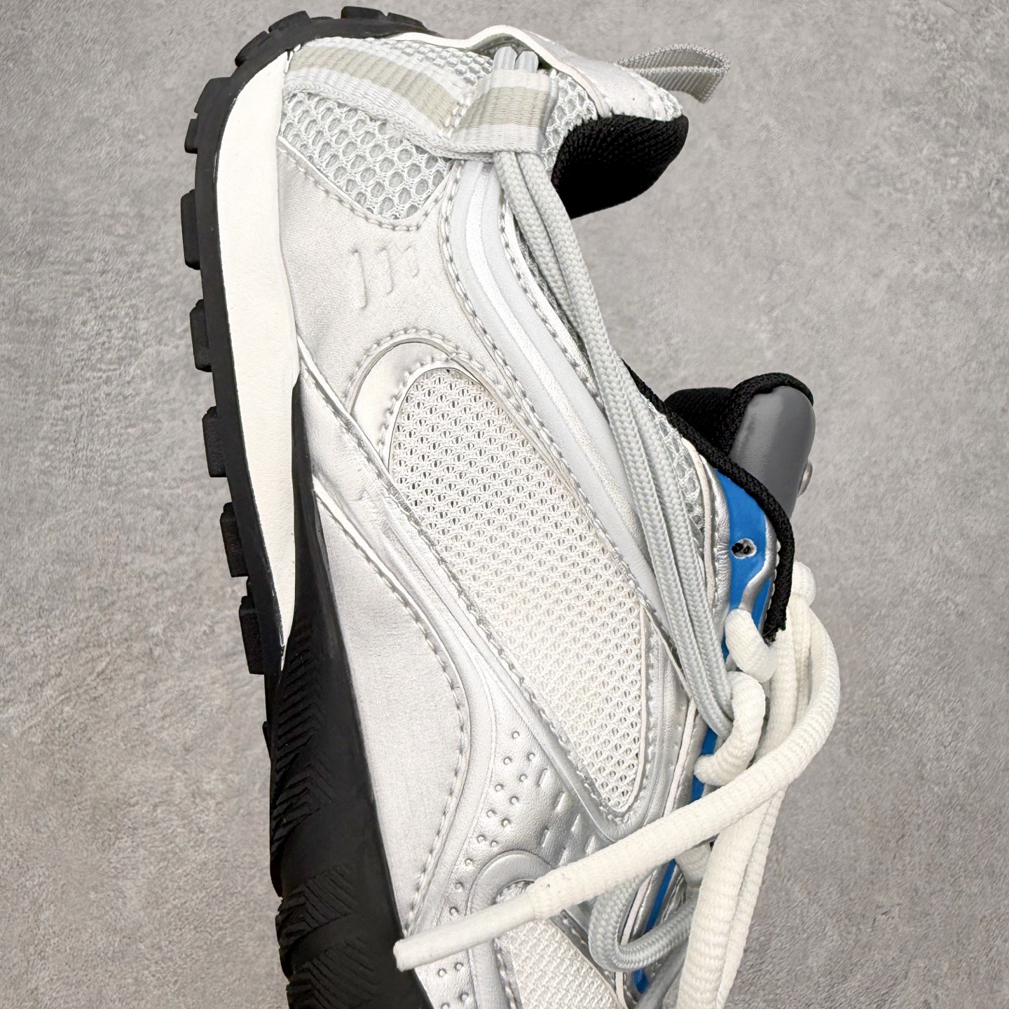 BALENCIAGA 巴黎世家Radar拼色网面运动休闲鞋产品概述本款为巴黎世家2026夏季女士Rada