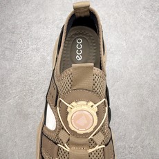 ECCO爱步户外休闲凉鞋 运动包头沙滩鞋凉鞋 新款舒适透气鞋 越野系列 鞋面采用多种材质拼接 透气面料 ECCO爱步户外休闲凉鞋 运动包头沙滩鞋凉鞋 新款舒适透气鞋 越野系列 鞋面采用多种材质拼接 透气面料