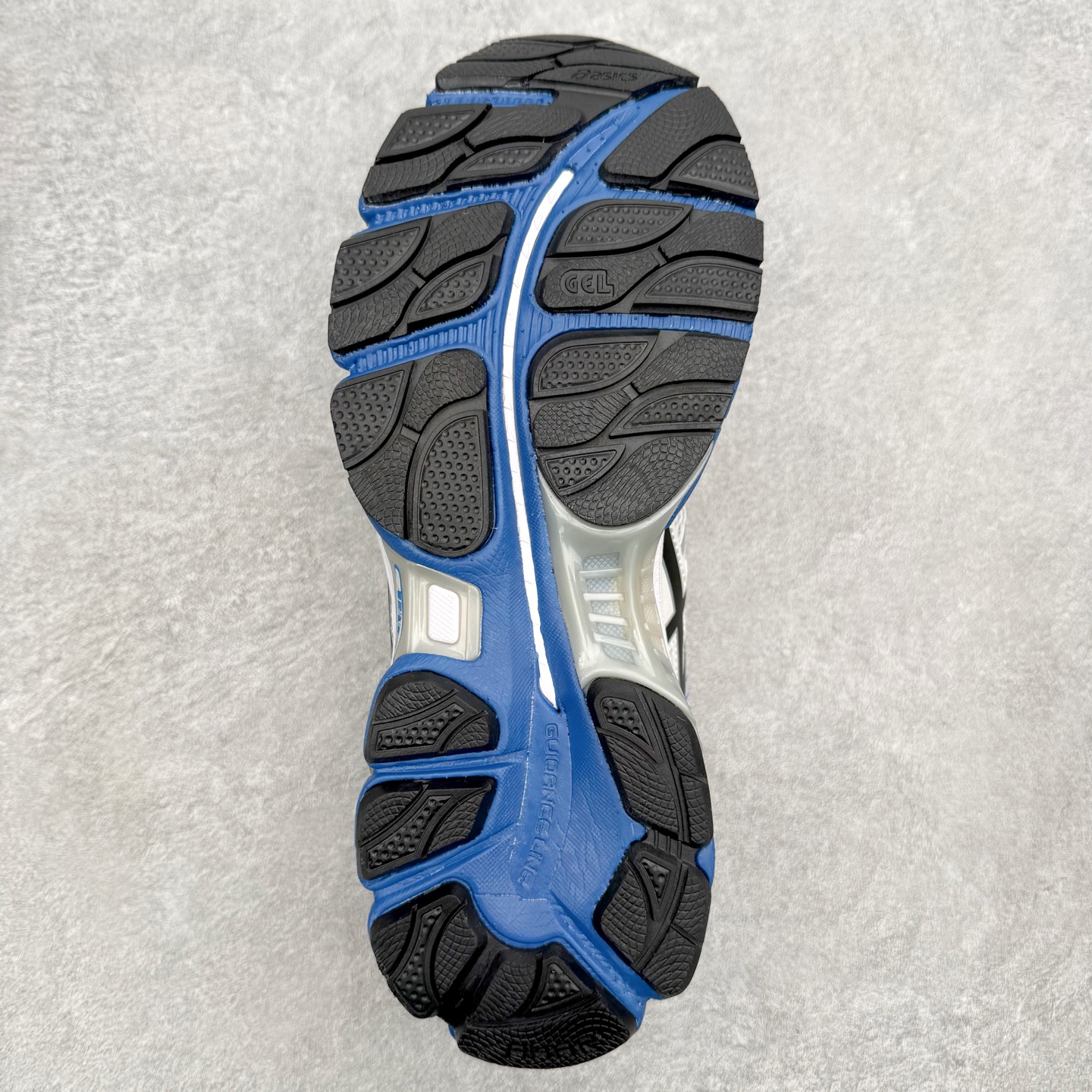 ASICS GEL-Nimbus 16 缓震旗舰跑鞋中性缓震长距离训练鞋一、产品概述本款是亚瑟士2014
