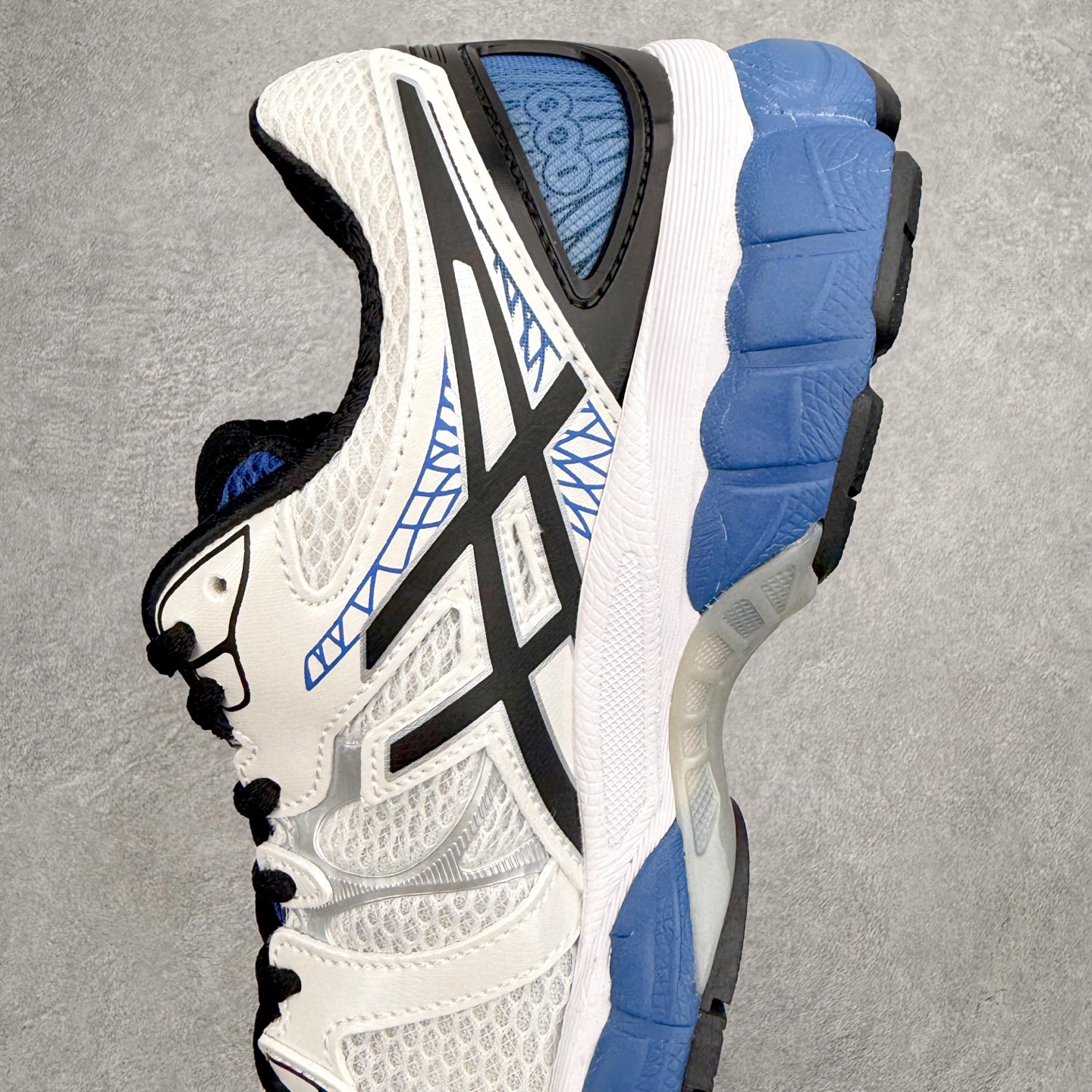 ASICS GEL-Nimbus 16 缓震旗舰跑鞋中性缓震长距离训练鞋一、产品概述本款是亚瑟士2014