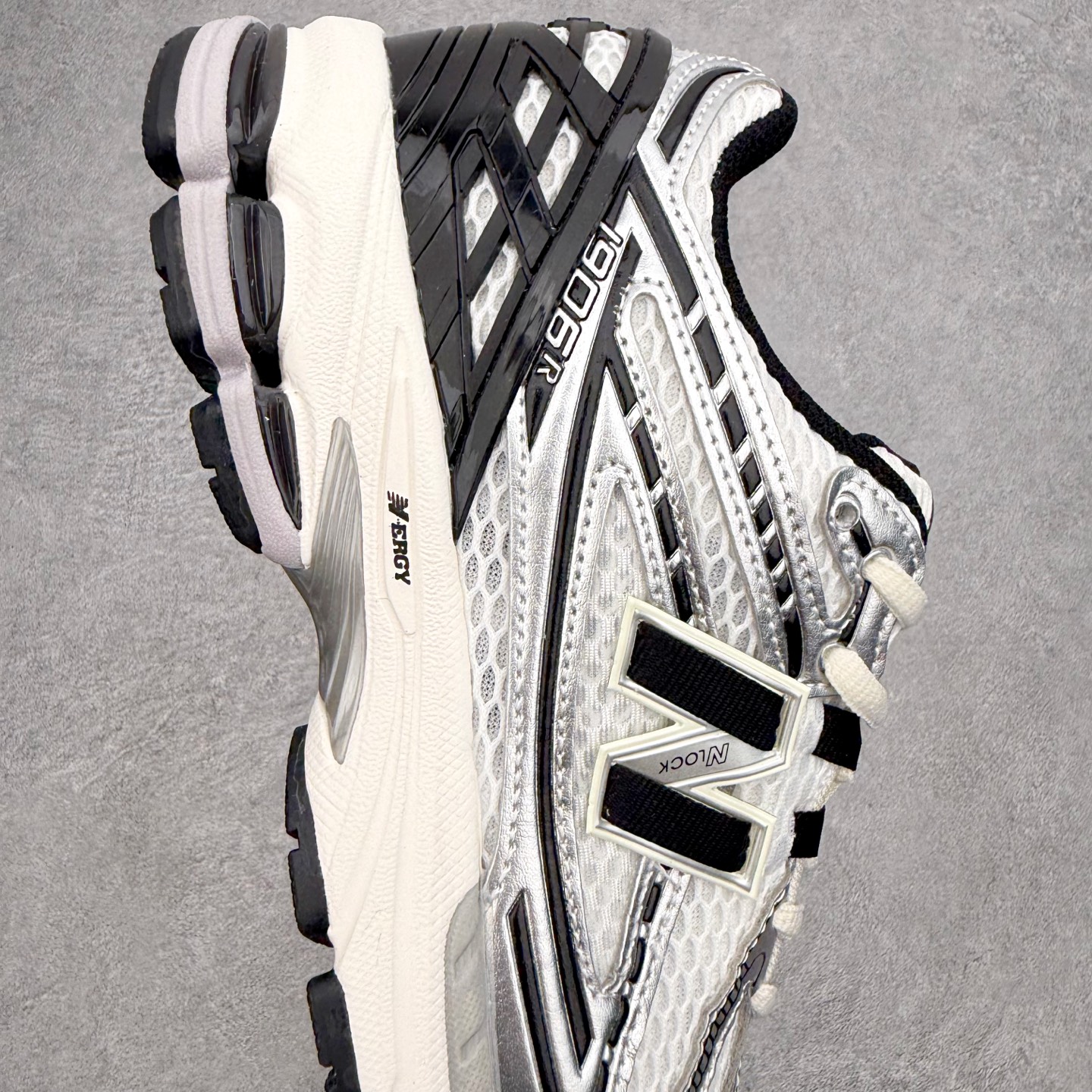 New Balance M1906R NB新百伦系列复古老爹风休闲运动慢跑鞋 日韩出口特供订单 全网最全 New Balance M1906R NB新百伦系列复古老爹风休闲运动慢跑鞋 日韩出口特供订单 全网最全