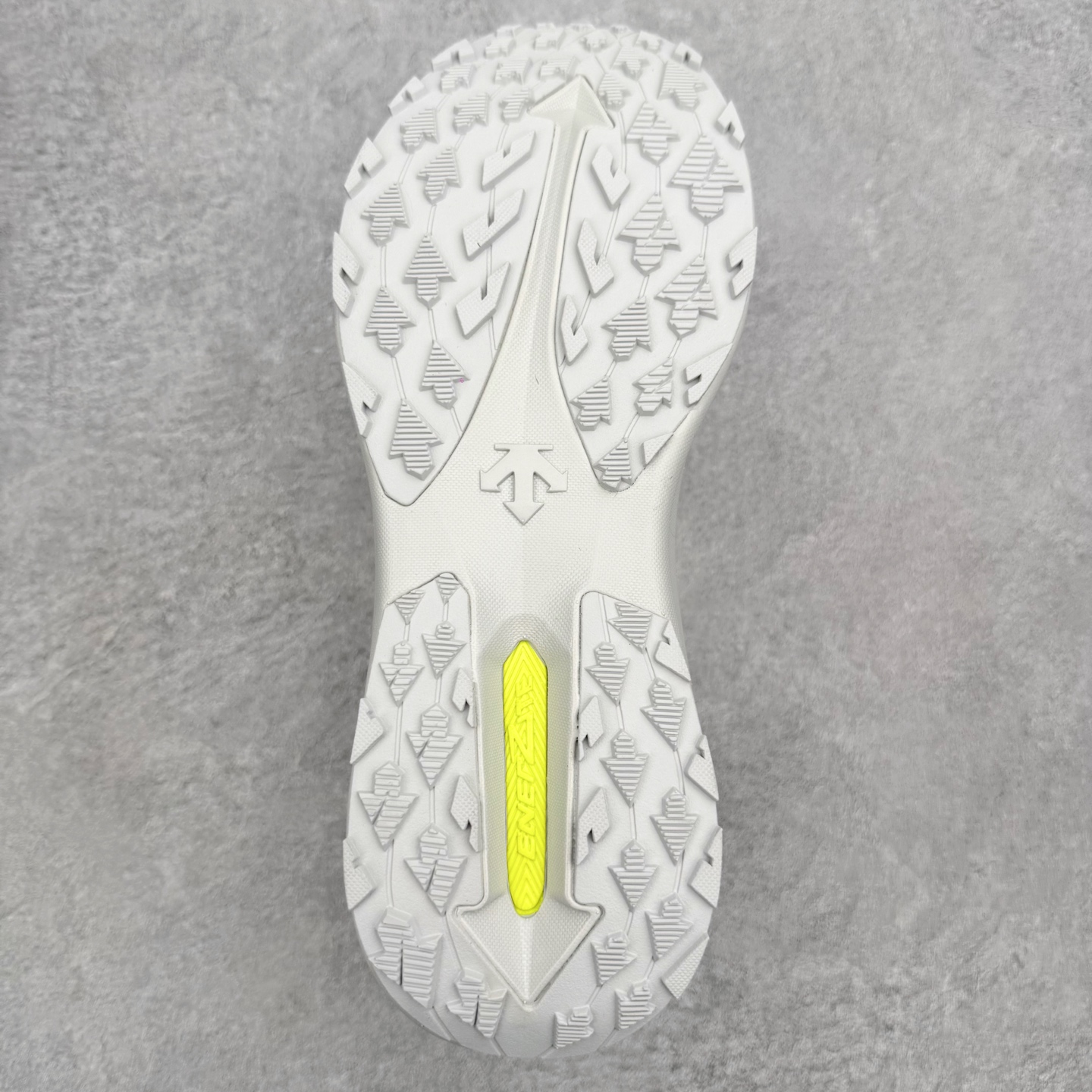 迪桑特DESCENTE RUNNING系列 LAVITATE 3.0 AIR WIRE 缓震舒适 BOA 迪桑特DESCENTE RUNNING系列 LAVITATE 3.0 AIR WIRE 缓震舒适 BOA