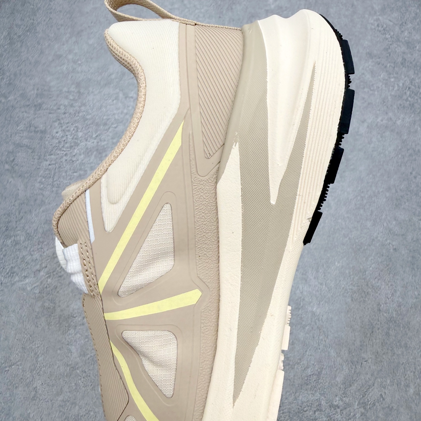 迪桑特DESCENTE RUNNING系列 LAVITATE 3.0 AIR WIRE 缓震舒适 BOA