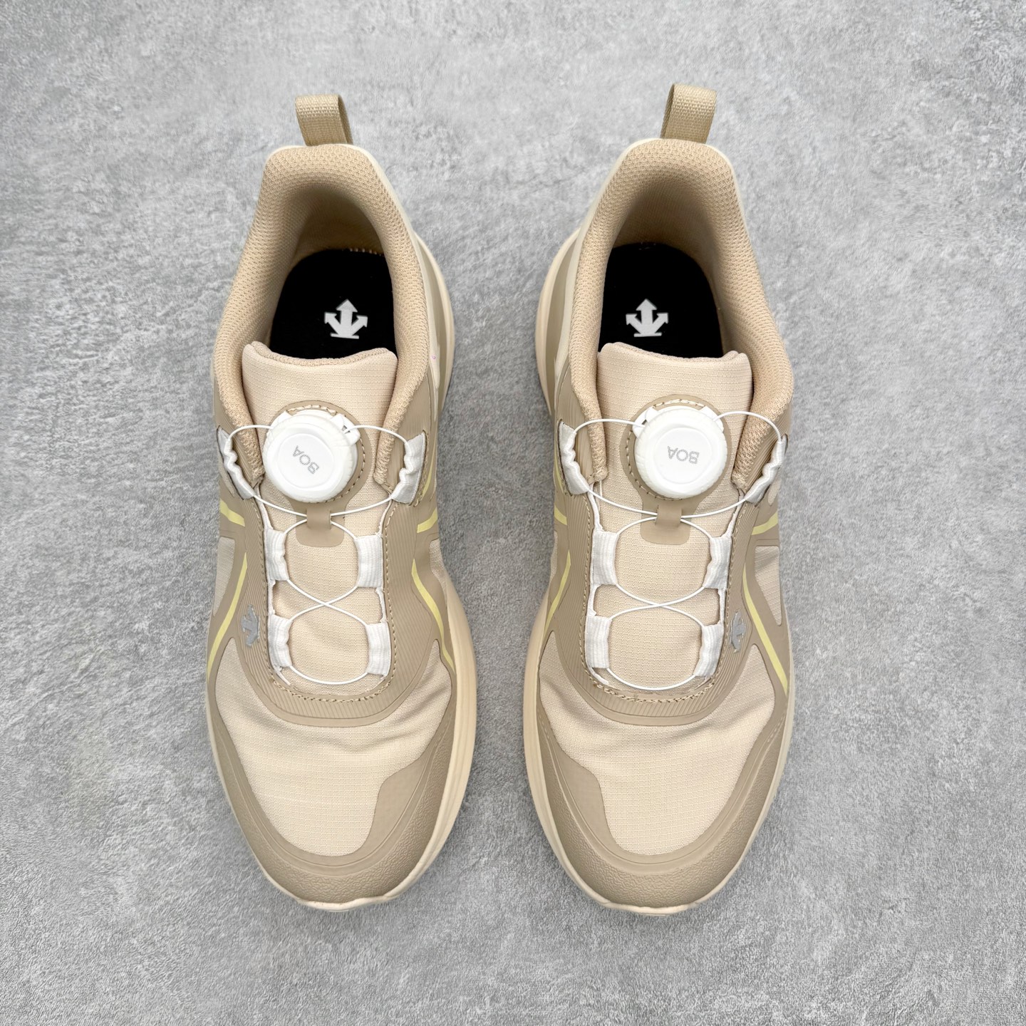 迪桑特DESCENTE RUNNING系列 LAVITATE 3.0 AIR WIRE 缓震舒适 BOA