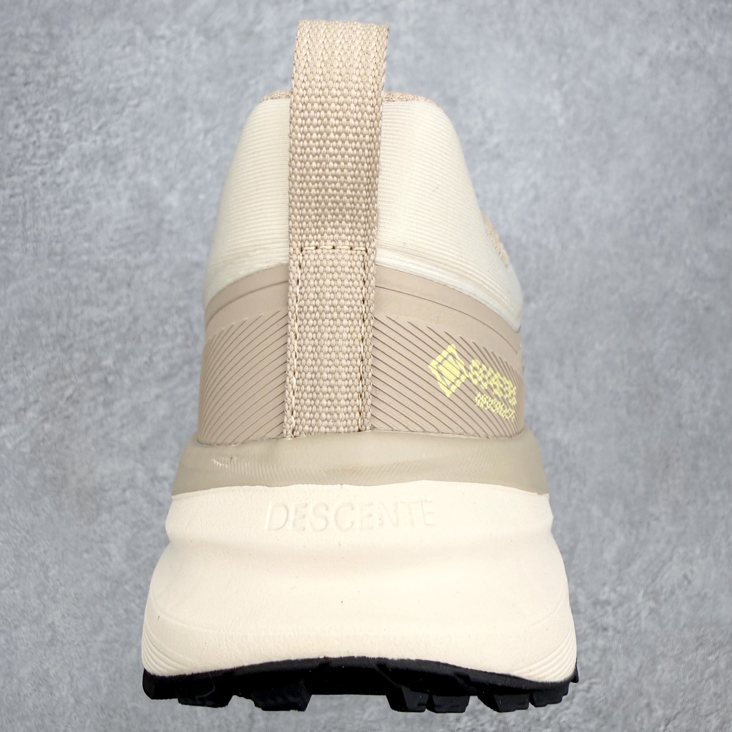 迪桑特DESCENTE RUNNING系列 LAVITATE 3.0 AIR WIRE 缓震舒适 BOA