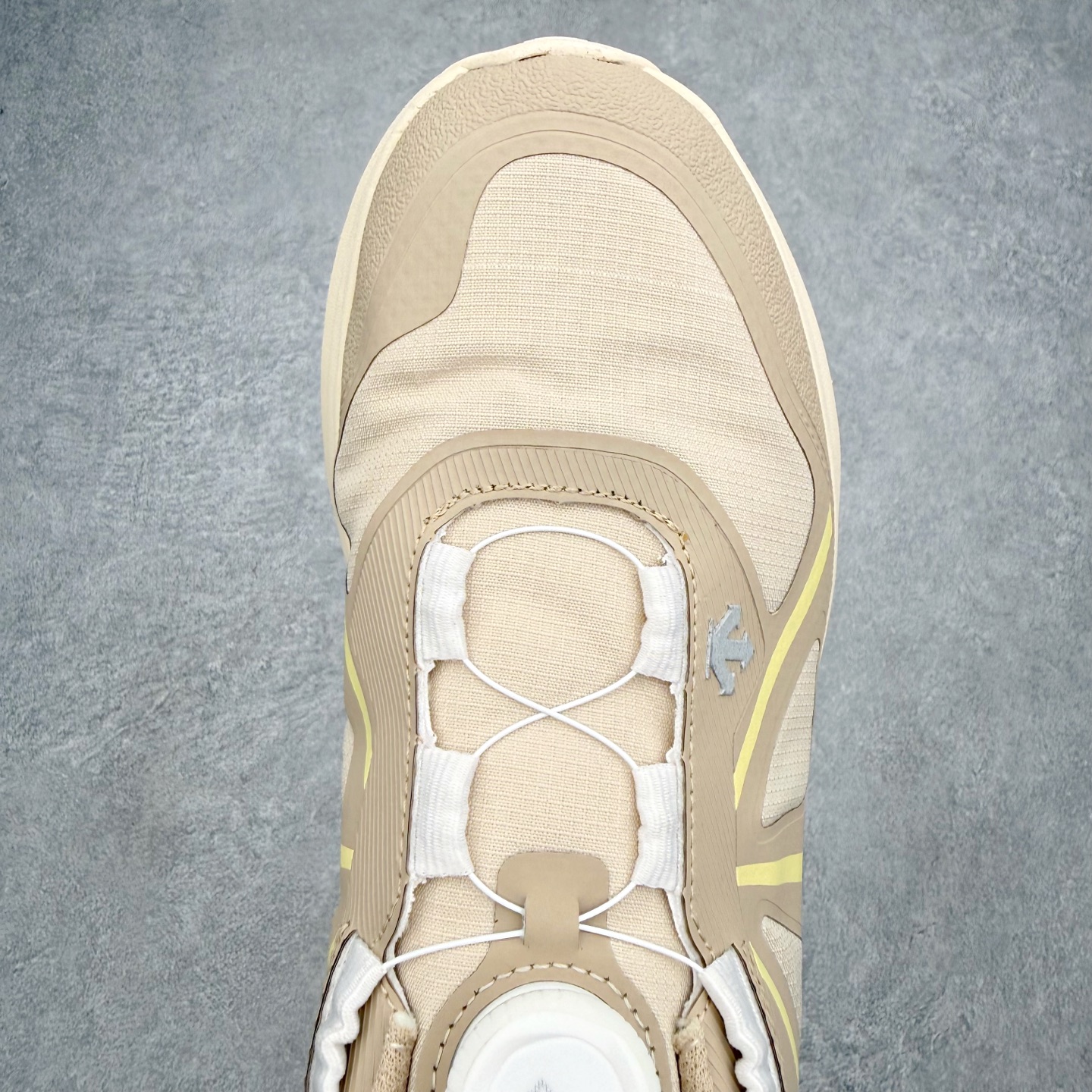 迪桑特DESCENTE RUNNING系列 LAVITATE 3.0 AIR WIRE 缓震舒适 BOA