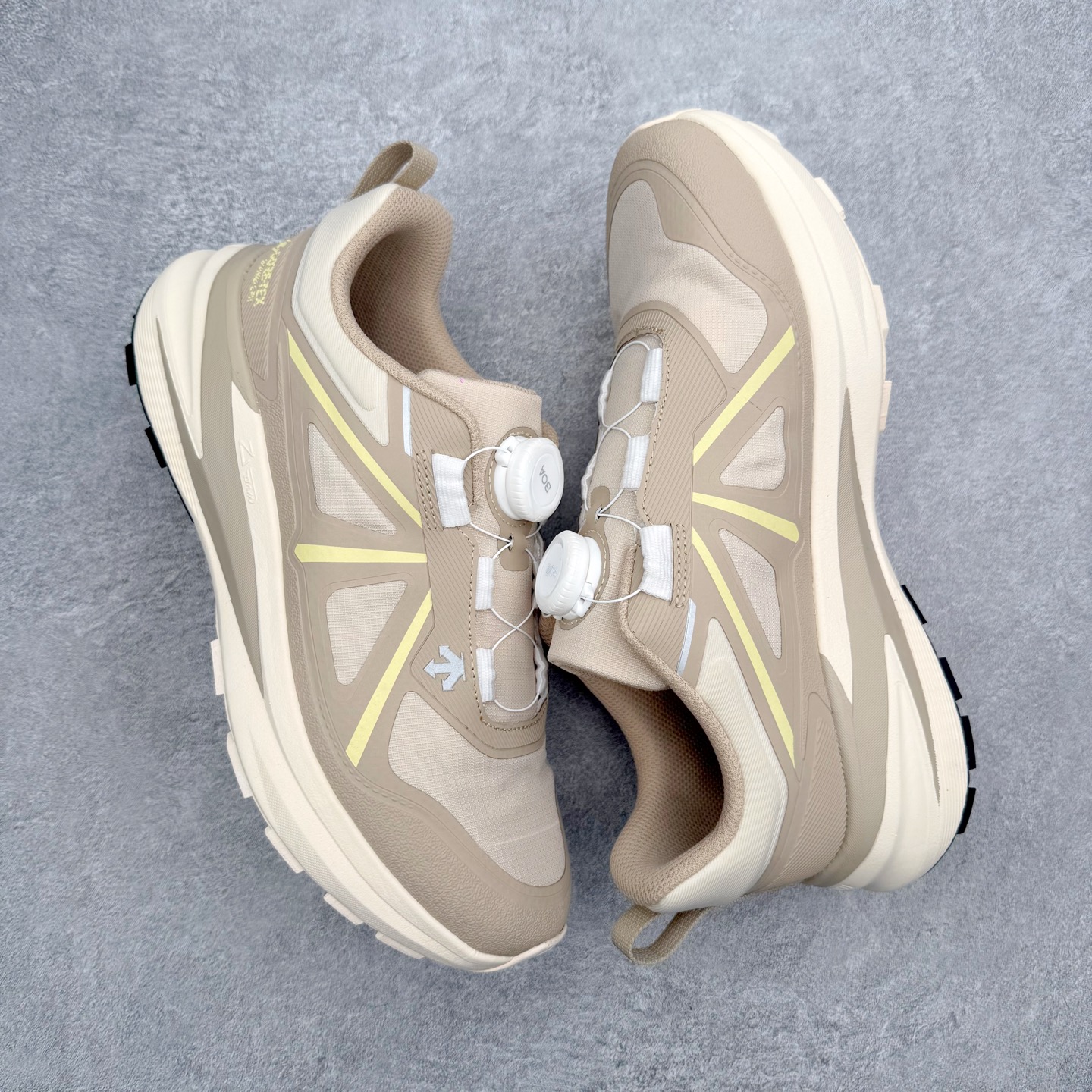 迪桑特DESCENTE RUNNING系列 LAVITATE 3.0 AIR WIRE 缓震舒适 BOA
